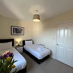 Two Bed Flat White Star Place